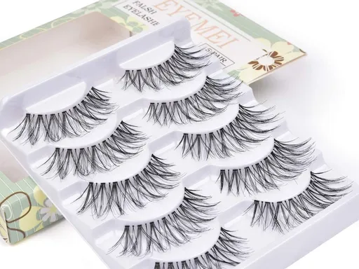 Which trendy fake eyelashes ar