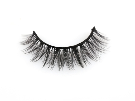 Do versatile strip eyelashes match various looks?(Image1)