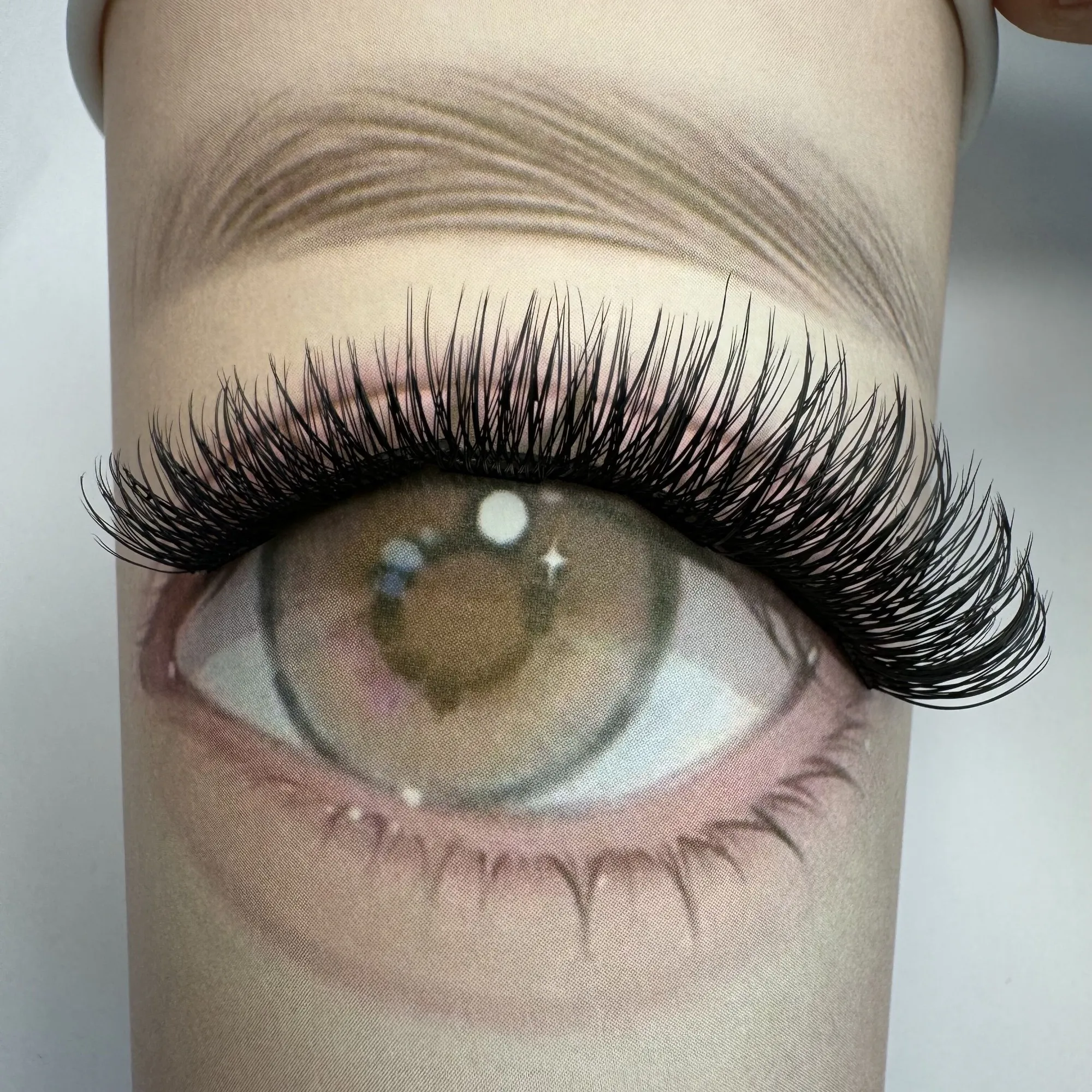 Can thick false eyelashes crea