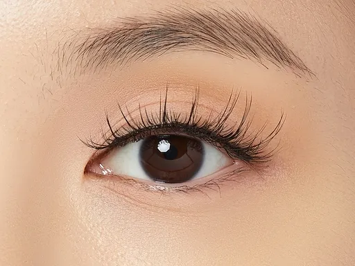 Do outer corner long false eyelashes extend eye lines?(Image1)