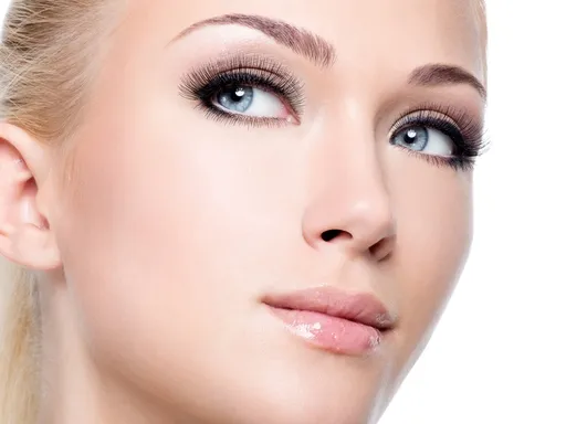 Do plump false eyelashes look 